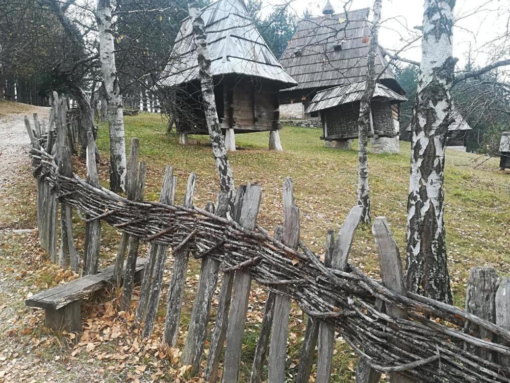 Seoski Turizam Melovic Rozanstvo Bagian luar foto